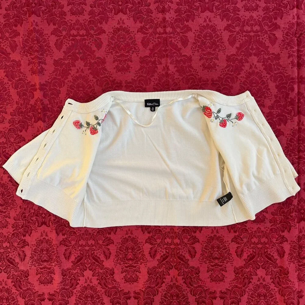 Retro Chic by Torrid Cottagecore Strawberry Cropped Cardigan Sweater Size 0 - Picture 5 of 16